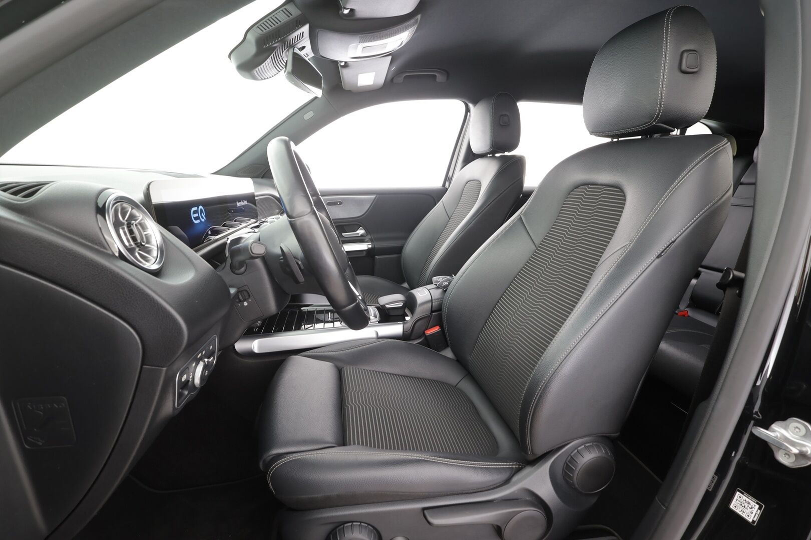 Mercedes-Benz EQB 2022 300 4MATIC Business 7-Paik. - | Distronic+ | DTR+Q | 360° | LED | Navi | Widescreen | Keyless | Ratinlämmitin | Ambient | Apple&Android | 1.Om Suomi-auto | Kahdet renkaat aluvanteilla | Merkkihuollettu | 