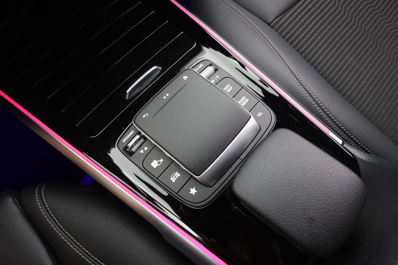 Mercedes-Benz EQB 2022 300 4MATIC Business 7-Paik. - | Distronic+ | DTR+Q | 360° | LED | Navi | Widescreen | Keyless | Ratinlämmitin | Ambient | Apple&Android | 1.Om Suomi-auto | Kahdet renkaat aluvanteilla | Merkkihuollettu | 