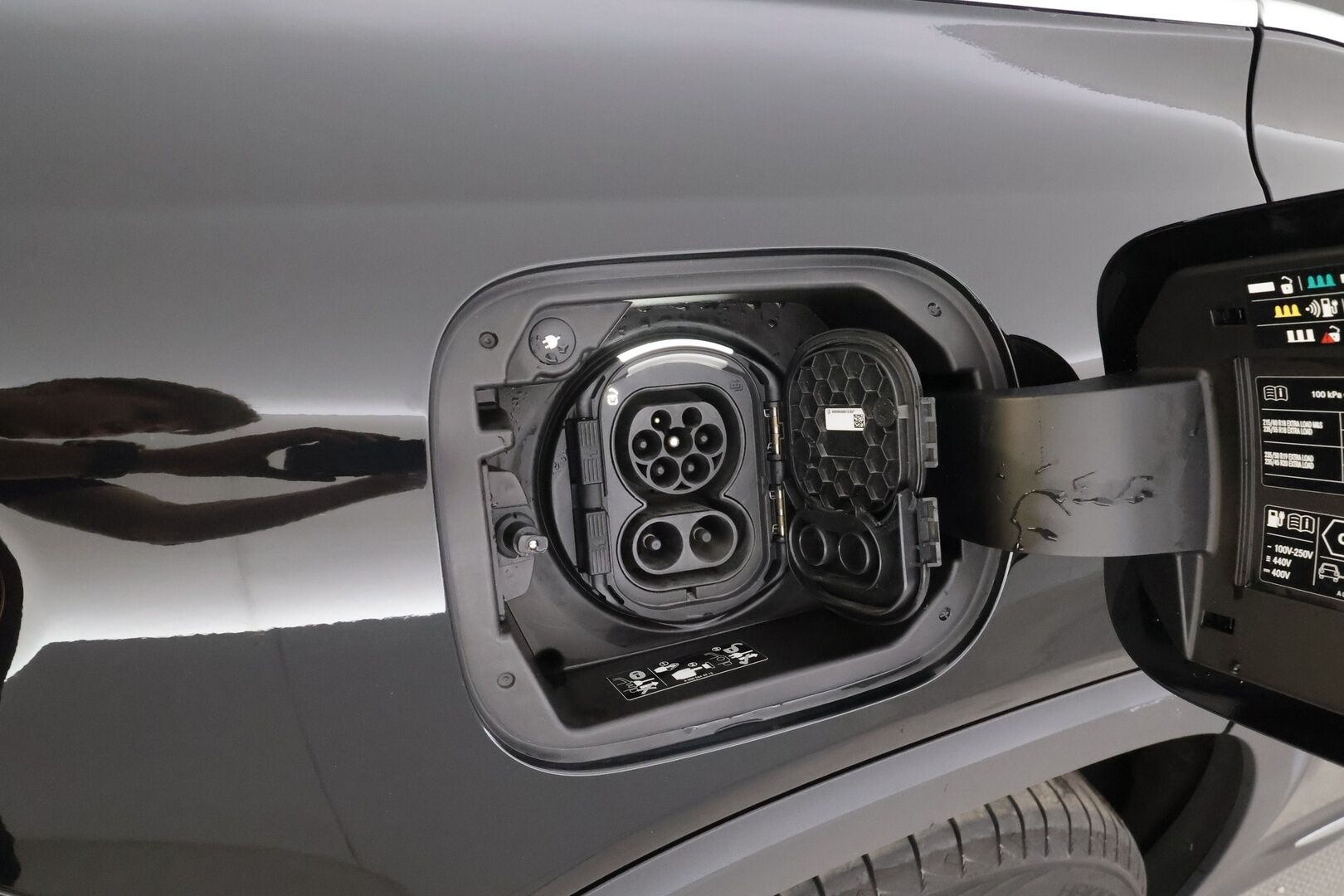 Mercedes-Benz EQB 2022 300 4MATIC Business 7-Paik. - | Distronic+ | DTR+Q | 360° | LED | Navi | Widescreen | Keyless | Ratinlämmitin | Ambient | Apple&Android | 1.Om Suomi-auto | Kahdet renkaat aluvanteilla | Merkkihuollettu | 