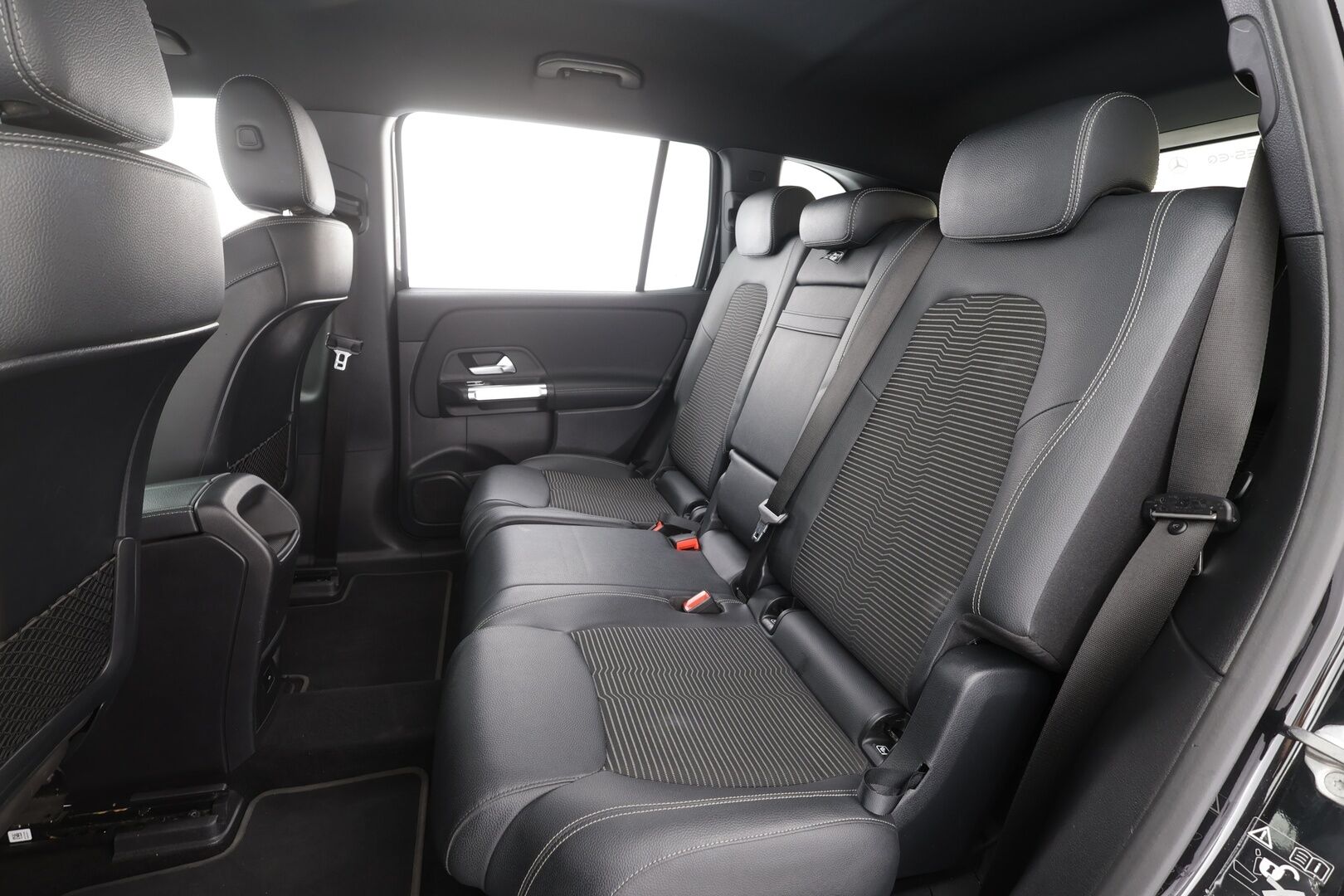 Mercedes-Benz EQB 2022 300 4MATIC Business 7-Paik. - | Distronic+ | DTR+Q | 360° | LED | Navi | Widescreen | Keyless | Ratinlämmitin | Ambient | Apple&Android | 1.Om Suomi-auto | Kahdet renkaat aluvanteilla | Merkkihuollettu | 