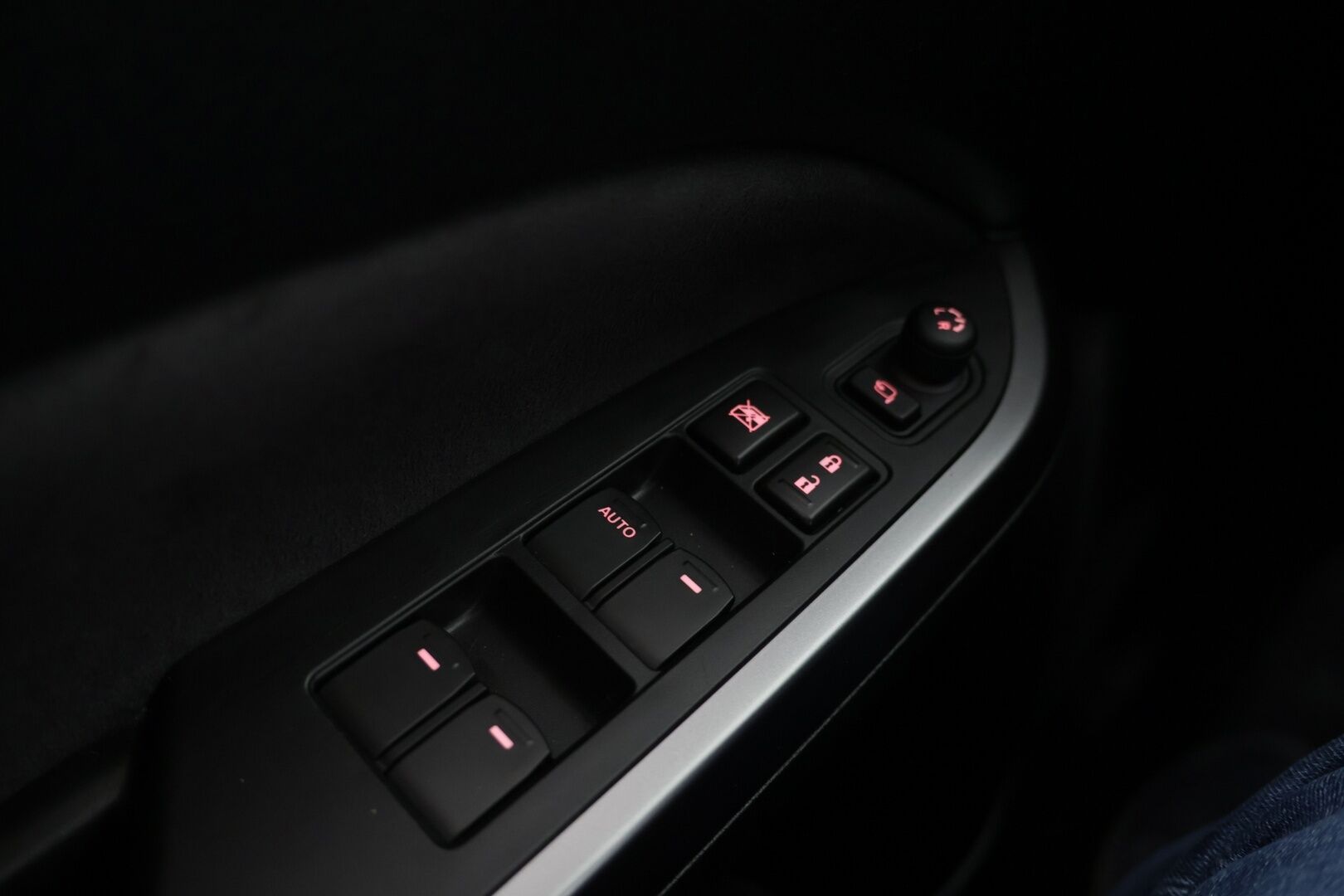 Suzuki Vitara 2023 1,5 HYBRID 4WD GLX+SR 6AGS-aut * ACC / Navi / Panorama / Bluetooth / P. kamera * - 1-om. Suomi-auto / 2 x aluvanteet / Huippu varusteet - HULLUT AVAJAISHULINAT KORKOTARJOUS 3,29 %