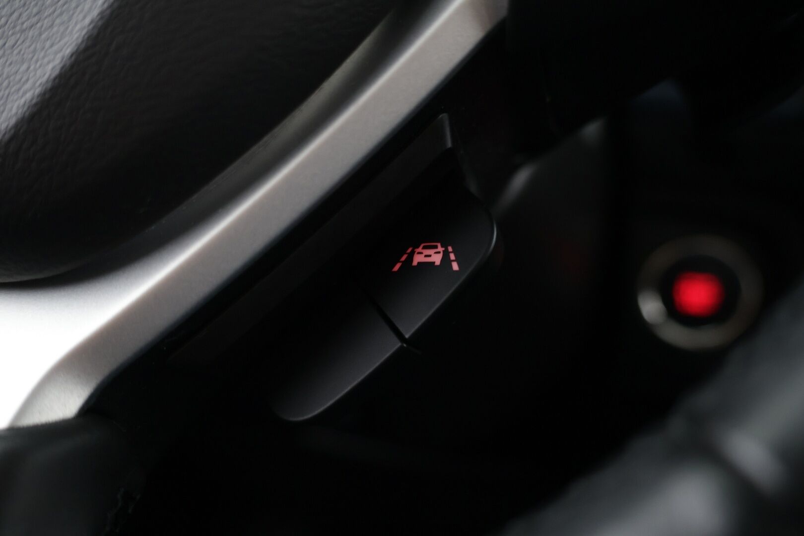 Suzuki Vitara 2023 1,5 HYBRID 4WD GLX+SR 6AGS-aut * ACC / Navi / Panorama / Bluetooth / P. kamera * - 1-om. Suomi-auto / 2 x aluvanteet / Huippu varusteet - HULLUT AVAJAISHULINAT KORKOTARJOUS 3,29 %