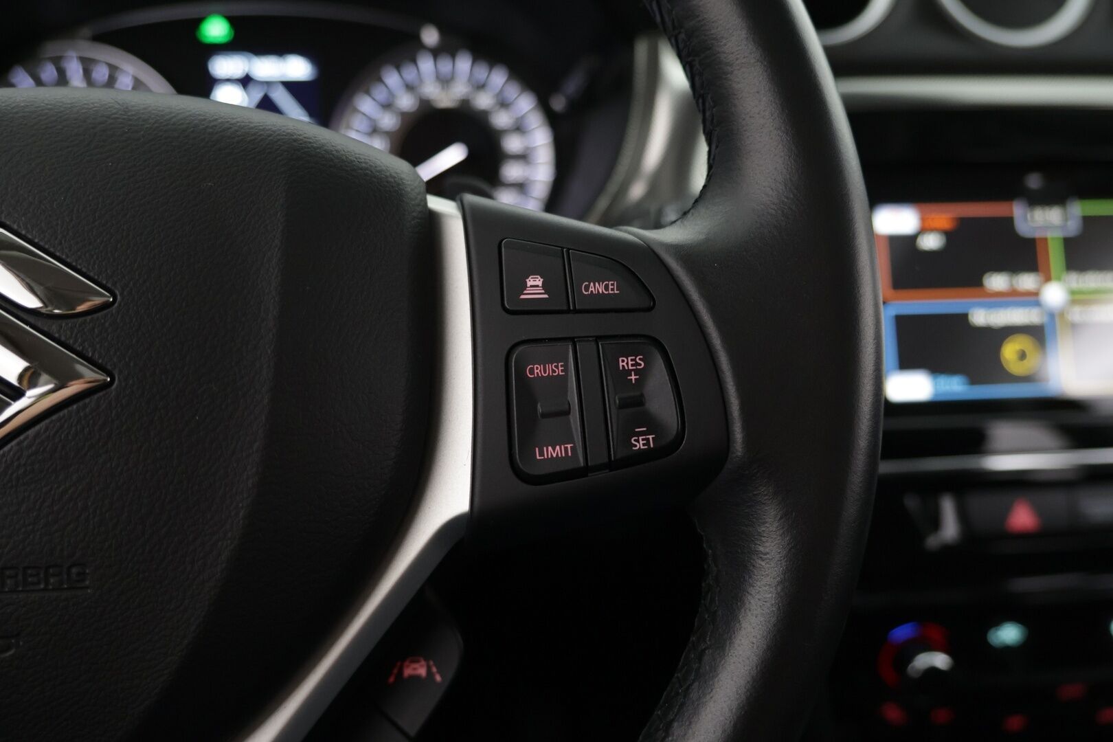 Suzuki Vitara 2023 1,5 HYBRID 4WD GLX+SR 6AGS-aut * ACC / Navi / Panorama / Bluetooth / P. kamera * - 1-om. Suomi-auto / 2 x aluvanteet / Huippu varusteet - HULLUT AVAJAISHULINAT KORKOTARJOUS 3,29 %