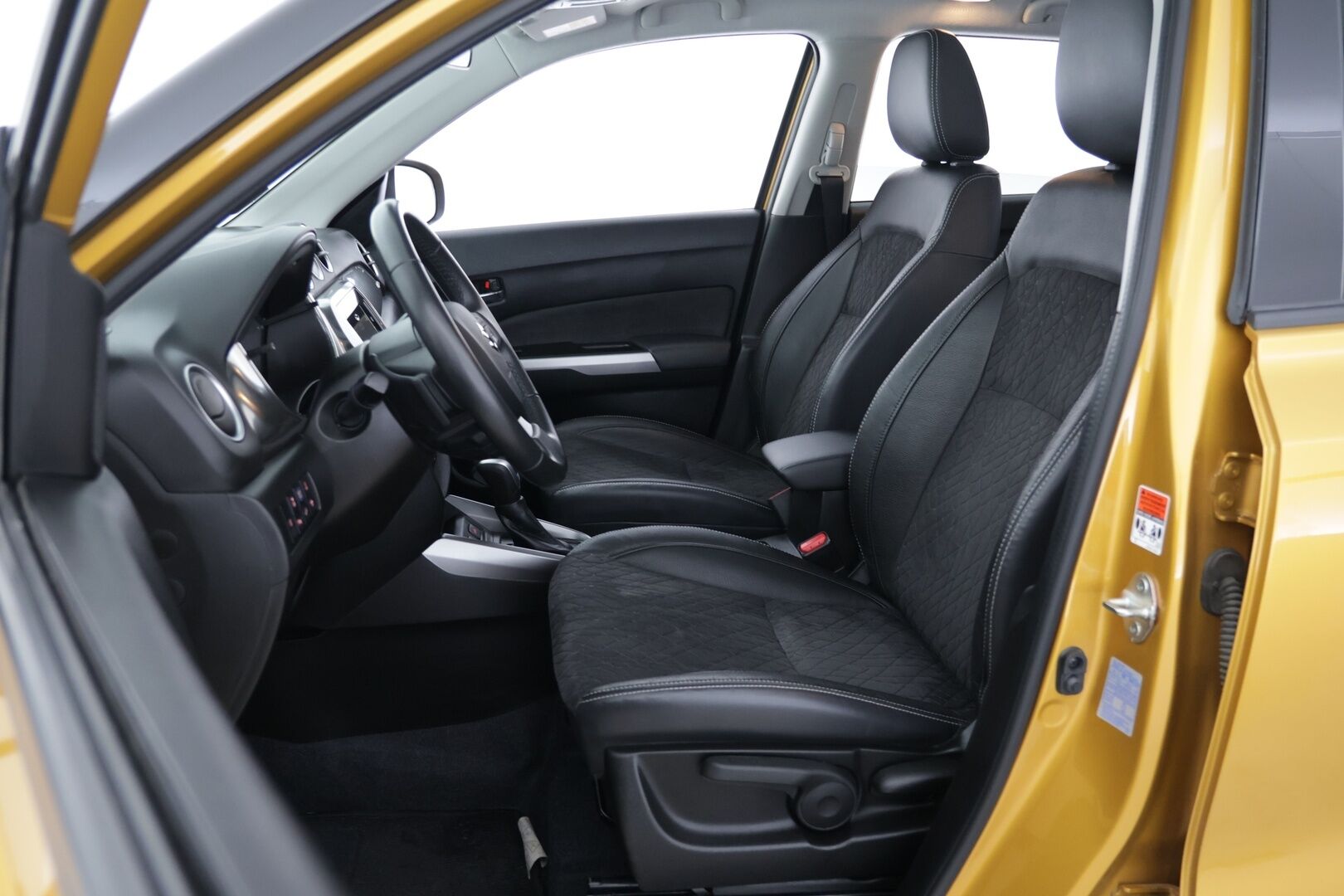 Suzuki Vitara 2023 1,5 HYBRID 4WD GLX+SR 6AGS-aut * ACC / Navi / Panorama / Bluetooth / P. kamera * - 1-om. Suomi-auto / 2 x aluvanteet / Huippu varusteet - HULLUT AVAJAISHULINAT KORKOTARJOUS 3,29 %