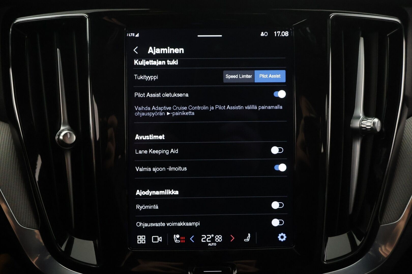 Volvo V60 2023 T6 AWD Long Range Plus Dark aut * Lisälämmitin / Vetokoukku / Adapt.Vakkari / Full LED / 360-Kamera / Sporttinahat Muistilla - 1-om Suomi-auto / Akku kuntotarkastettu / 2x Latauskaapelit / Kahdet renkaat aluvanteilla