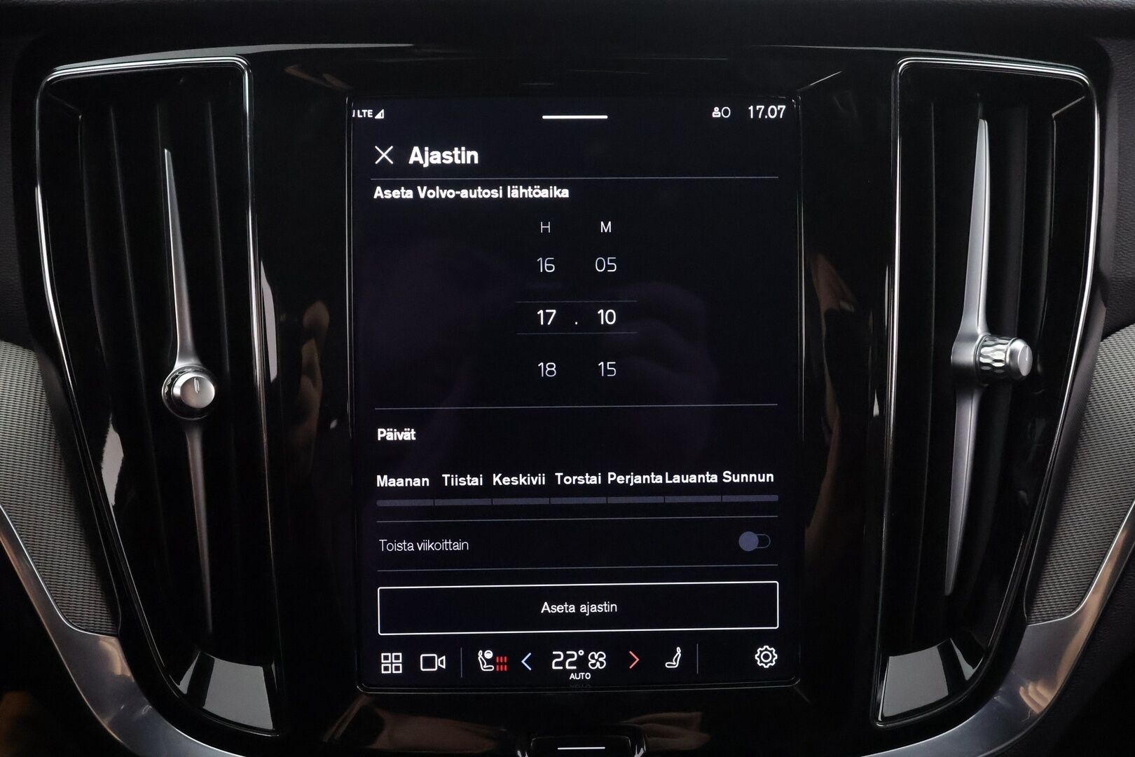 Volvo V60 2023 T6 AWD Long Range Plus Dark aut * Lisälämmitin / Vetokoukku / Adapt.Vakkari / Full LED / 360-Kamera / Sporttinahat Muistilla - 1-om Suomi-auto / Akku kuntotarkastettu / 2x Latauskaapelit / Kahdet renkaat aluvanteilla