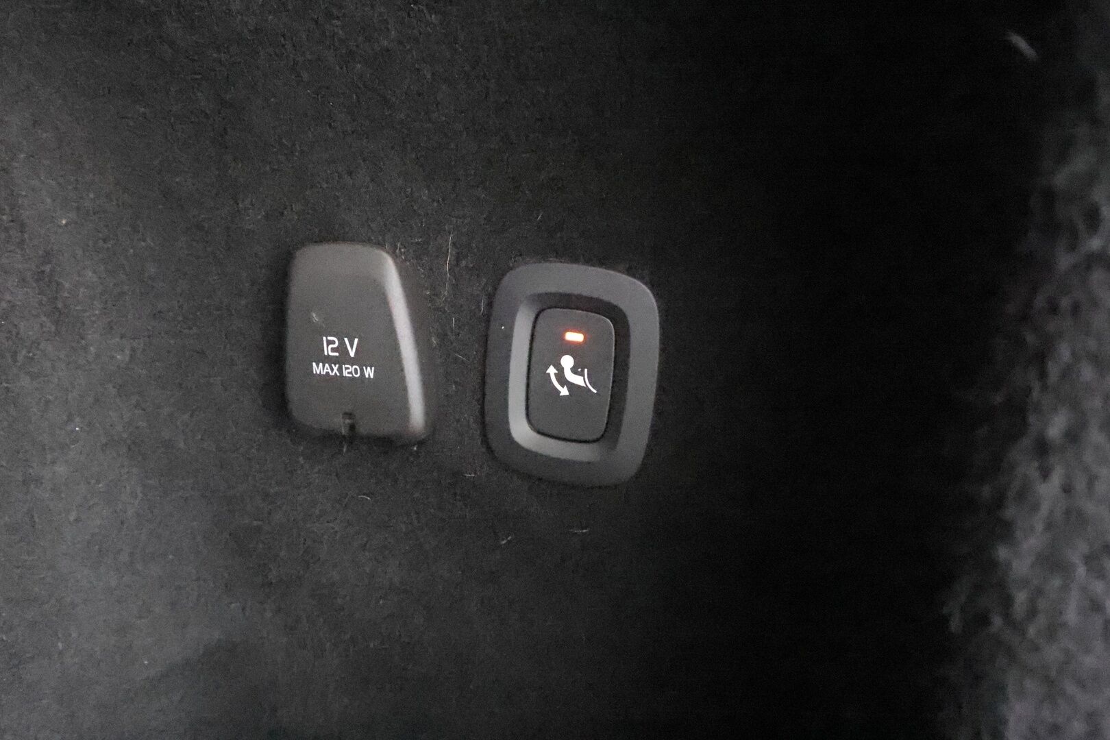 Volvo V60 2023 T6 AWD Long Range Plus Dark aut * Lisälämmitin / Vetokoukku / Adapt.Vakkari / Full LED / 360-Kamera / Sporttinahat Muistilla - 1-om Suomi-auto / Akku kuntotarkastettu / 2x Latauskaapelit / Kahdet renkaat aluvanteilla