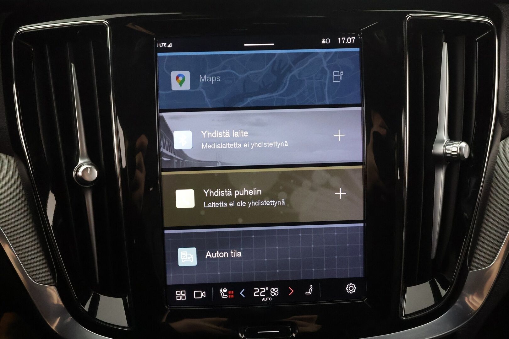 Volvo V60 2023 T6 AWD Long Range Plus Dark aut * Lisälämmitin / Vetokoukku / Adapt.Vakkari / Full LED / 360-Kamera / Sporttinahat Muistilla - 1-om Suomi-auto / Akku kuntotarkastettu / 2x Latauskaapelit / Kahdet renkaat aluvanteilla