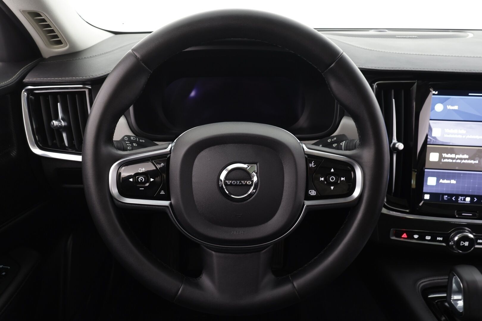 Volvo S90 2023 T8 AWD Long Range High Performance Ultimate Bright aut * ACC / HUD / 360° / Muistipenkit / H&K / Lasikattoluukku * - 1.Om Suomi-auto / Akku kuntotarkastettu / Kahdet renkaat aluvanteilla / Merkkihuollettu / Huippuvarusteet