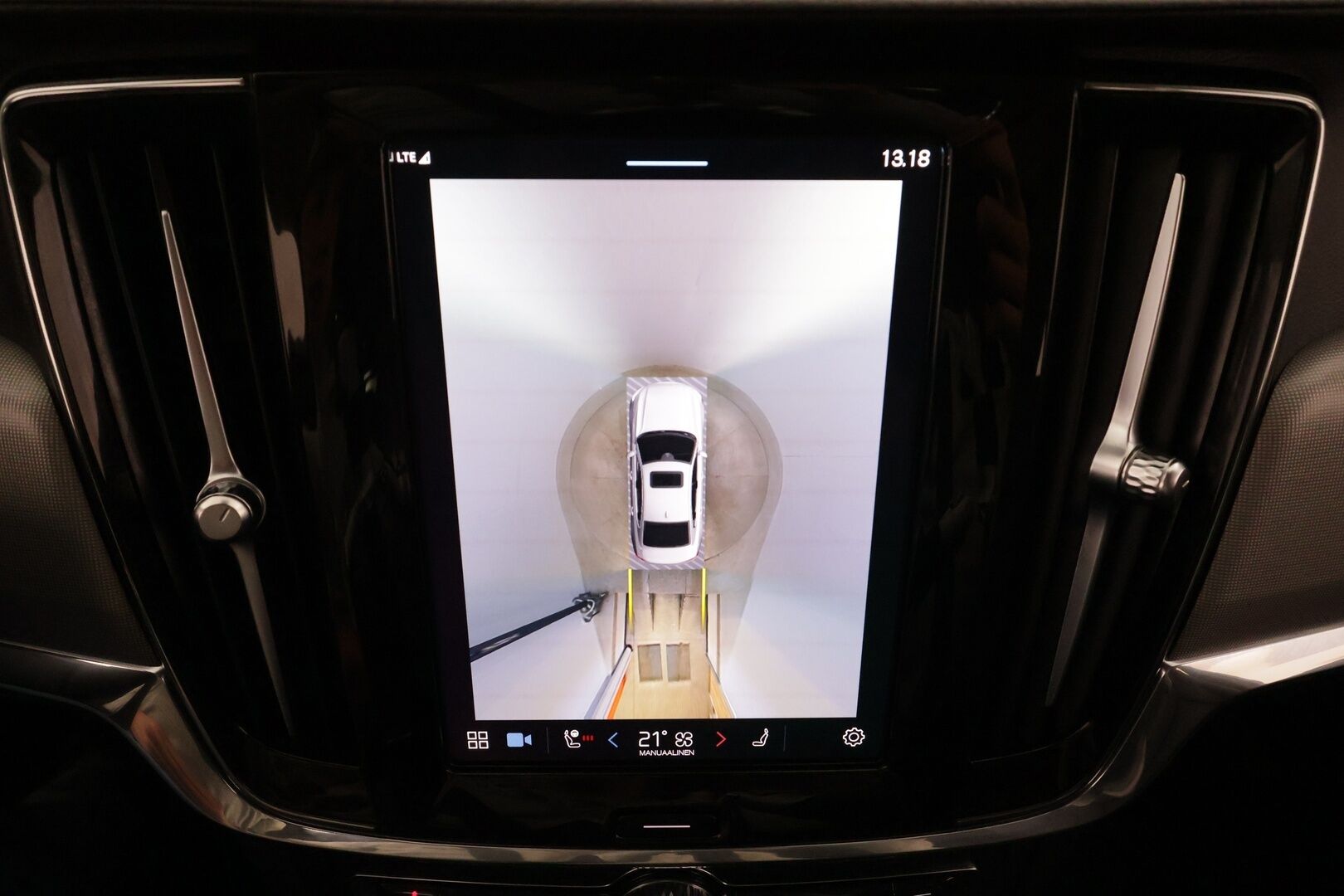 Volvo S90 2023 T8 AWD Long Range High Performance Ultimate Bright aut * ACC / HUD / 360° / Muistipenkit / H&K / Lasikattoluukku * - 1.Om Suomi-auto / Akku kuntotarkastettu / Kahdet renkaat aluvanteilla / Merkkihuollettu / Huippuvarusteet