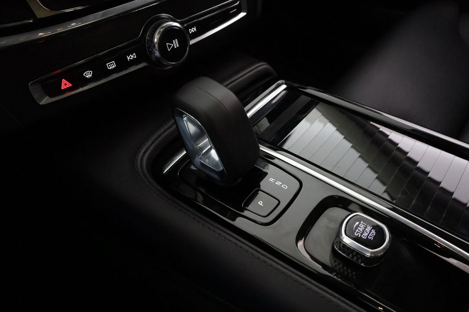 Volvo S90 2023 T8 AWD Long Range High Performance Ultimate Bright aut * ACC / HUD / 360° / Muistipenkit / H&K / Lasikattoluukku * - 1.Om Suomi-auto / Akku kuntotarkastettu / Kahdet renkaat aluvanteilla / Merkkihuollettu / Huippuvarusteet