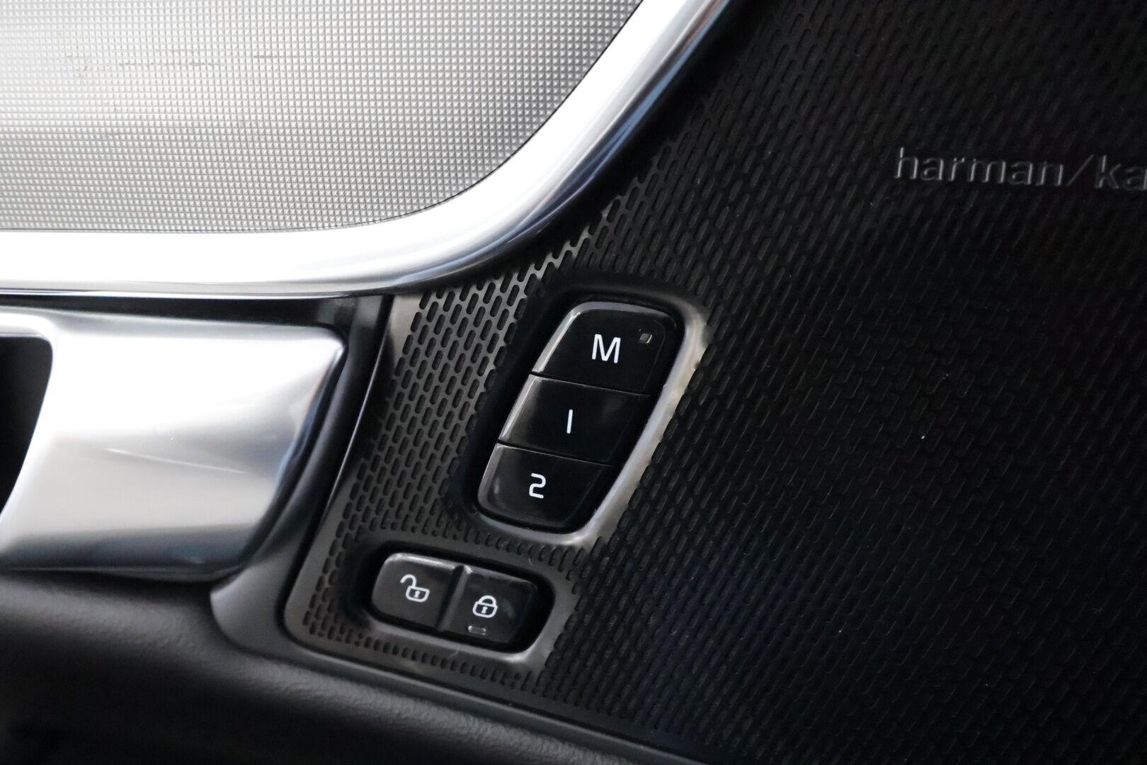 Volvo S90 2023 T8 AWD Long Range High Performance Ultimate Bright aut * ACC / HUD / 360° / Muistipenkit / H&K / Lasikattoluukku * - 1.Om Suomi-auto / Akku kuntotarkastettu / Kahdet renkaat aluvanteilla / Merkkihuollettu / Huippuvarusteet