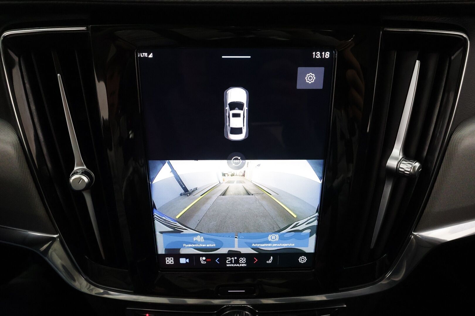 Volvo S90 2023 T8 AWD Long Range High Performance Ultimate Bright aut * ACC / HUD / 360° / Muistipenkit / H&K / Lasikattoluukku * - 1.Om Suomi-auto / Akku kuntotarkastettu / Kahdet renkaat aluvanteilla / Merkkihuollettu / Huippuvarusteet - HULLUT AVAJAISHULINAT KORKOTARJOUS 3,29 %