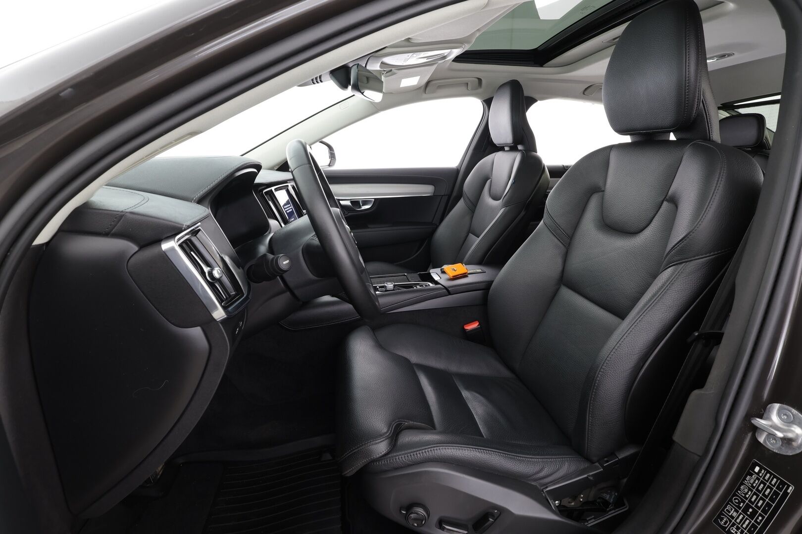 Volvo S90 2023 T8 AWD Long Range High Performance Ultimate Bright aut * ACC / HUD / 360° / Muistipenkit / H&K / Lasikattoluukku * - 1.Om Suomi-auto / Akku kuntotarkastettu / Kahdet renkaat aluvanteilla / Merkkihuollettu / Huippuvarusteet