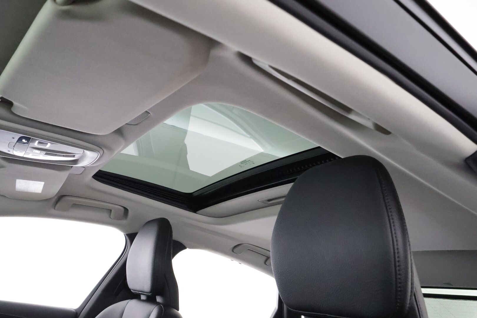 Volvo S90 2023 T8 AWD Long Range High Performance Ultimate Bright aut * ACC / HUD / 360° / Muistipenkit / H&K / Lasikattoluukku * - 1.Om Suomi-auto / Akku kuntotarkastettu / Kahdet renkaat aluvanteilla / Merkkihuollettu / Huippuvarusteet