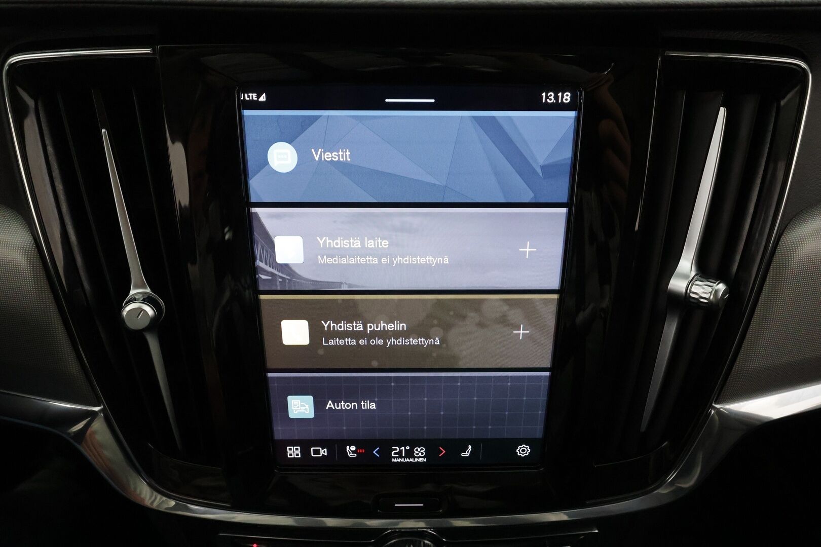 Volvo S90 2023 T8 AWD Long Range High Performance Ultimate Bright aut * ACC / HUD / 360° / Muistipenkit / H&K / Lasikattoluukku * - 1.Om Suomi-auto / Akku kuntotarkastettu / Kahdet renkaat aluvanteilla / Merkkihuollettu / Huippuvarusteet