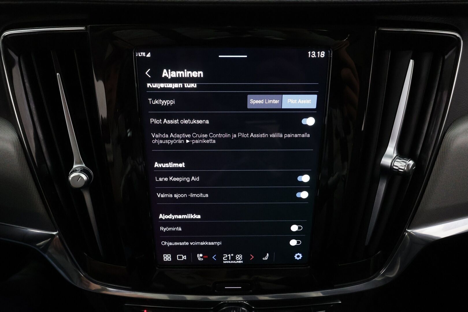 Volvo S90 2023 T8 AWD Long Range High Performance Ultimate Bright aut * ACC / HUD / 360° / Muistipenkit / H&K / Lasikattoluukku * - 1.Om Suomi-auto / Akku kuntotarkastettu / Kahdet renkaat aluvanteilla / Merkkihuollettu / Huippuvarusteet