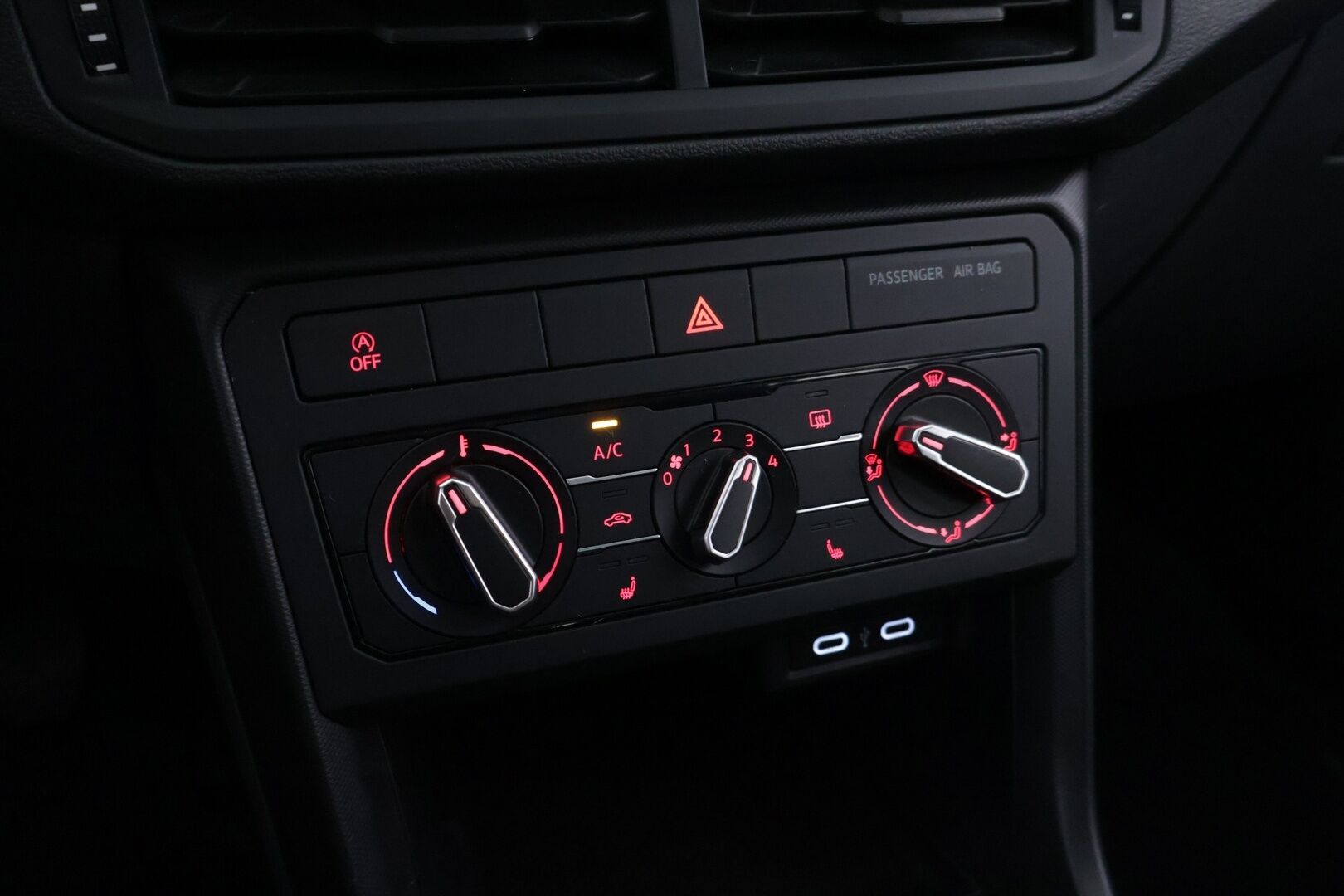 Volkswagen T-Cross 2020 1,0 Style TSI 70 kW - ACC / BLIS / Kaistavahti / 2.om Suomi-auto / Lohko - HULLUT VÄLIPÄIVÄT KORKOTARJOUS 2,49%