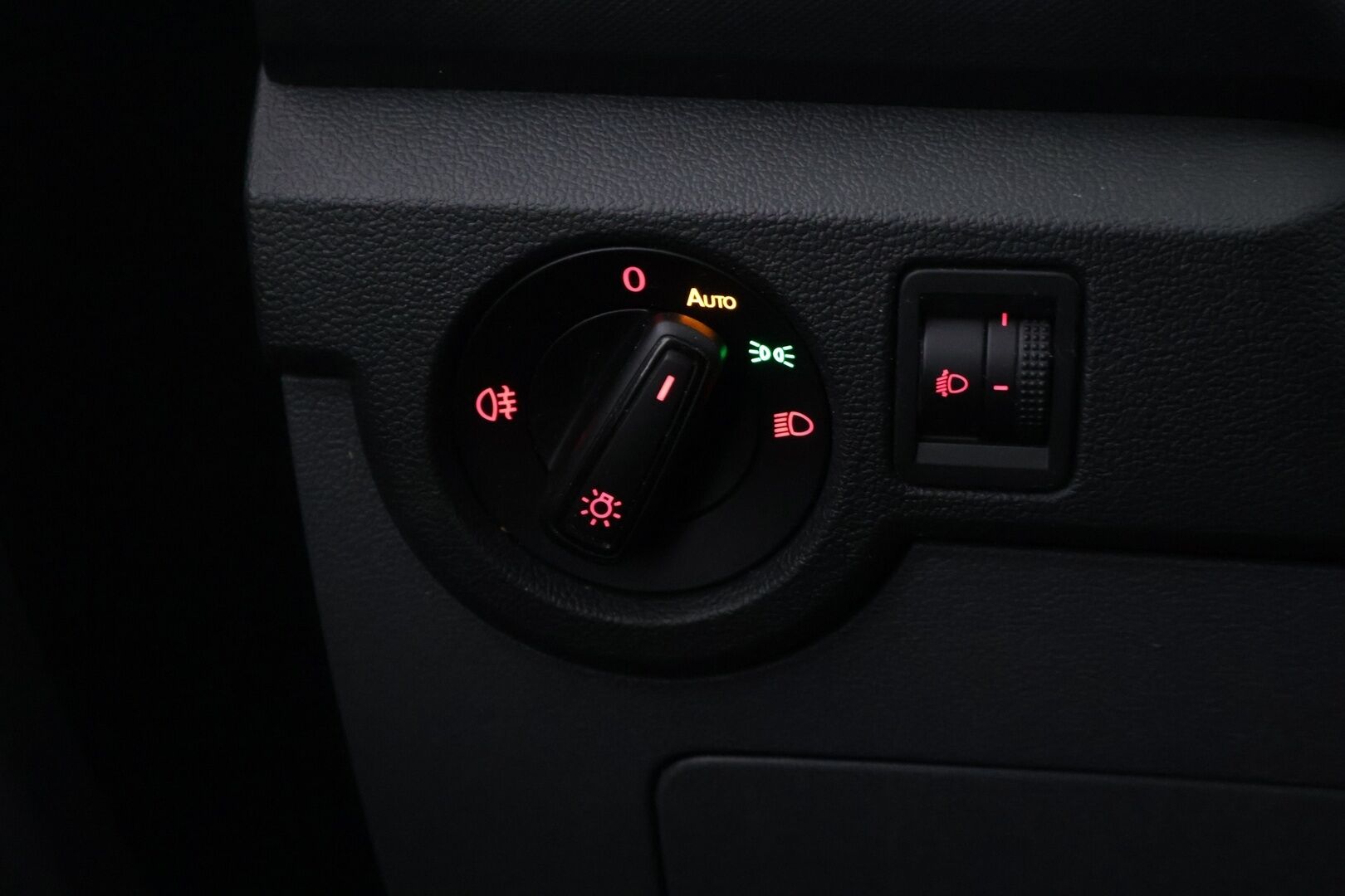 Volkswagen T-Cross 2020 1,0 Style TSI 70 kW ** ACC / BLIS / Kaistavahti / 2.om Suomi-auto / Lohko - Kahdet renkaat / Suomi-auto