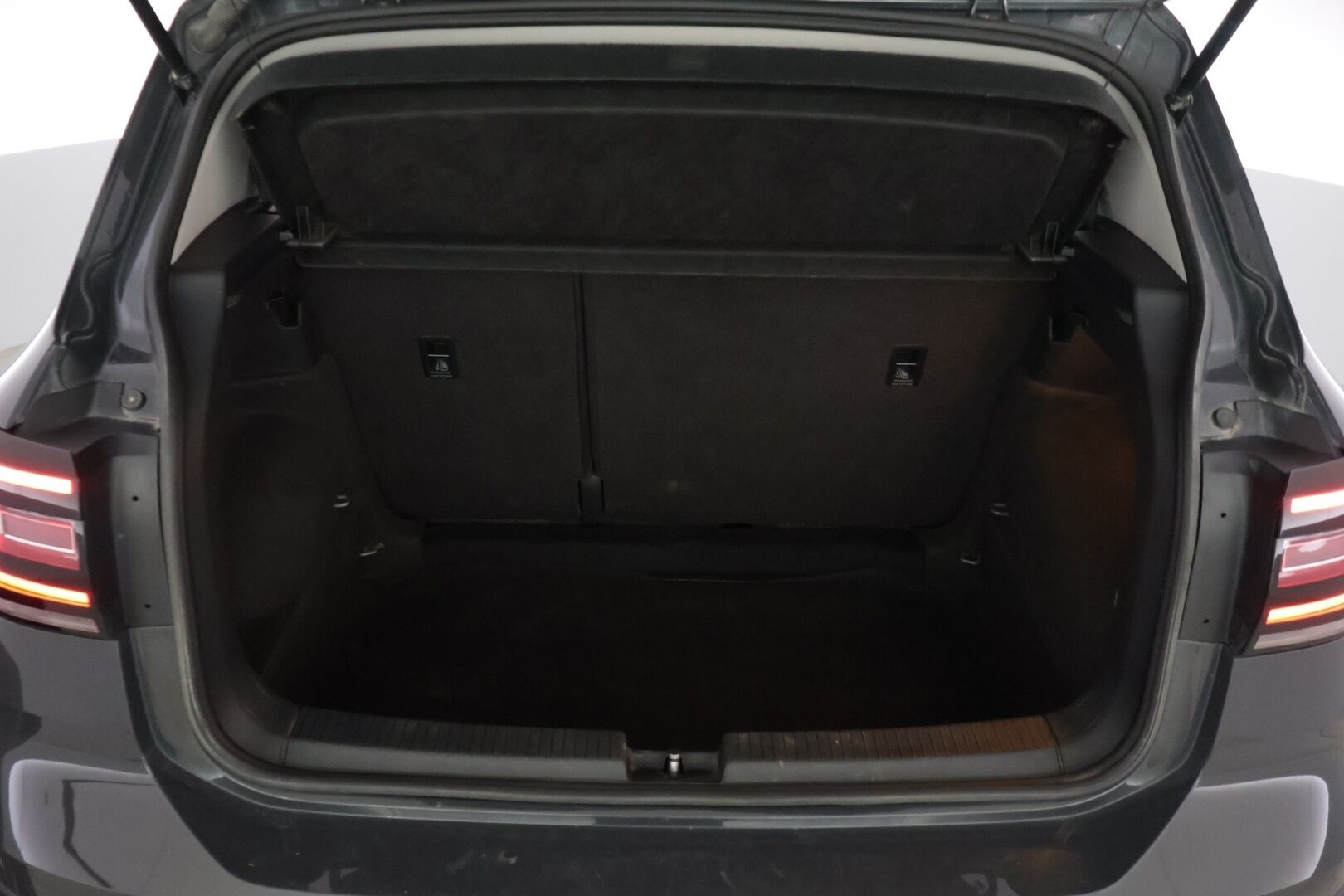 Volkswagen T-Cross 2020 1,0 Style TSI 70 kW ** ACC / BLIS / Kaistavahti / 2.om Suomi-auto / Lohko - Kahdet renkaat / Suomi-auto