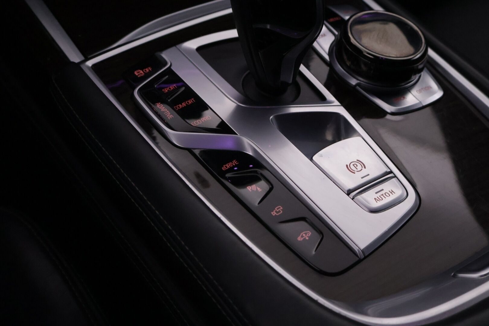 BMW 740 2017 G12 Sedan Le iPerformance A xDrive - YritysOutlet - Myydään vain yrityksille - – Tämä auto myydään YritysOutlet -valikoimasta vain yritykselle / SOH 81,5% - Osta nyt, maksa vasta ensi vuonna