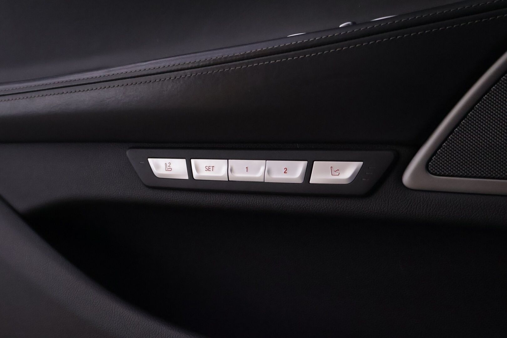 BMW 740 2017 G12 Sedan Le iPerformance A xDrive - YritysOutlet - Myydään vain yrityksille - – Tämä auto myydään YritysOutlet -valikoimasta vain yritykselle / SOH 81,5% - Osta nyt, maksa vasta ensi vuonna