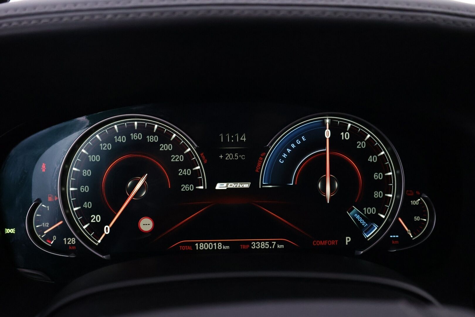 BMW 740 2017 G12 Sedan Le iPerformance A xDrive - YritysOutlet - Myydään vain yrityksille - – Tämä auto myydään YritysOutlet -valikoimasta vain yritykselle / SOH 81,5% - Osta nyt, maksa vasta ensi vuonna