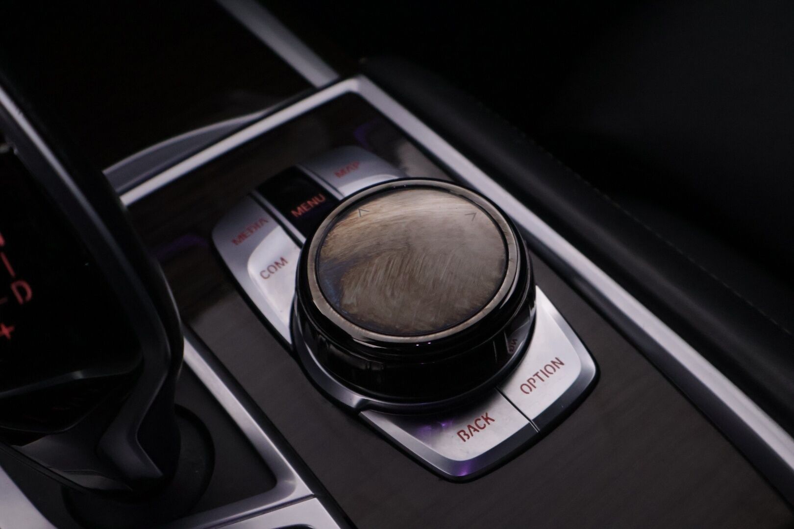 BMW 740 2017 G12 Sedan Le iPerformance A xDrive - YritysOutlet - Myydään vain yrityksille - – Tämä auto myydään YritysOutlet -valikoimasta vain yritykselle / SOH 81,5% - Osta nyt, maksa vasta ensi vuonna