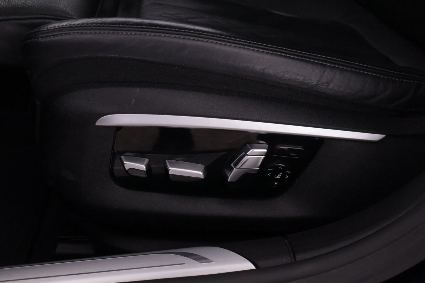 BMW 740 2017 G12 Sedan Le iPerformance A xDrive - YritysOutlet - Myydään vain yrityksille - – Tämä auto myydään YritysOutlet -valikoimasta vain yritykselle / SOH 81,5% - Osta nyt, maksa vasta ensi vuonna