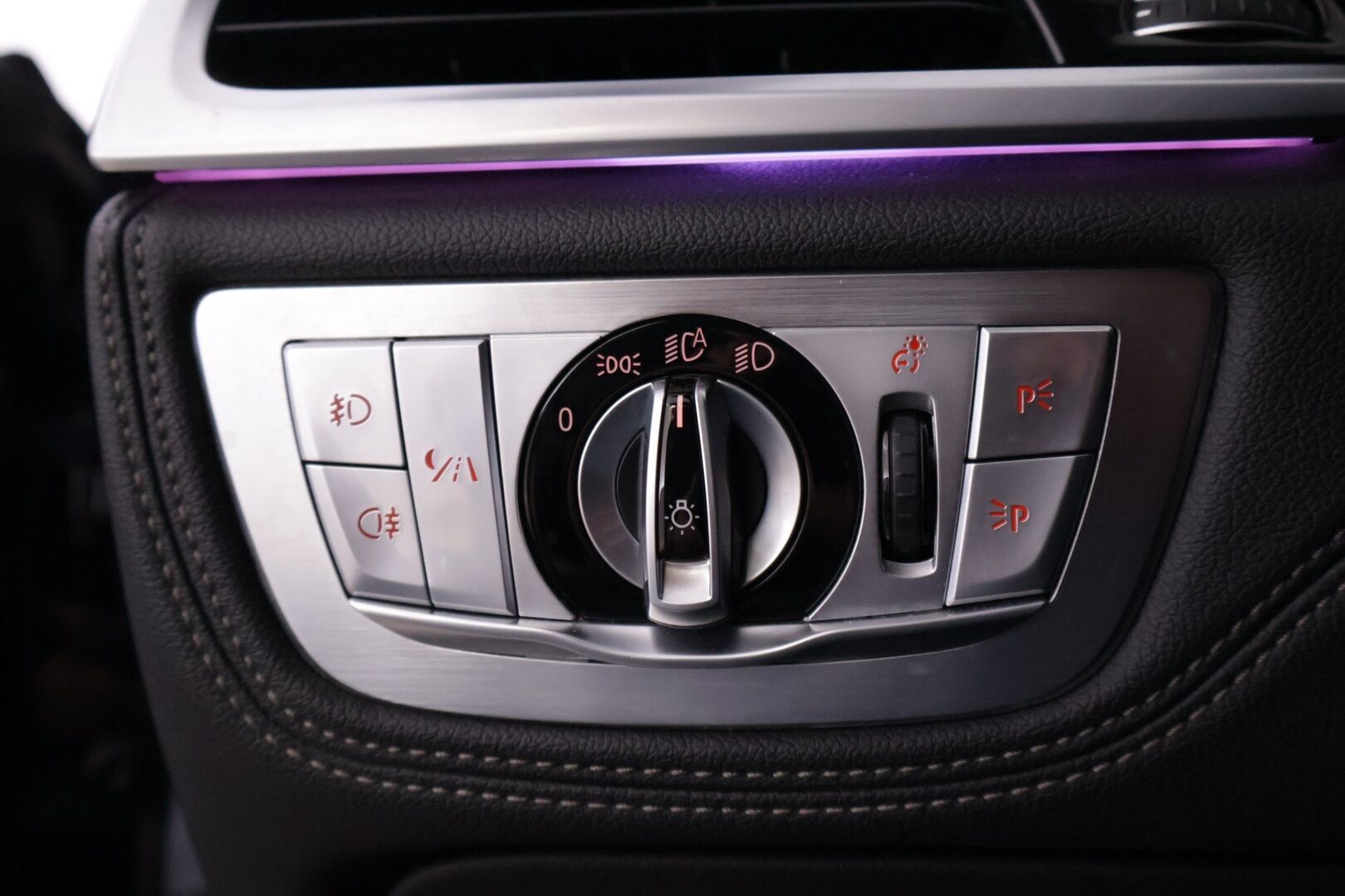 BMW 740 2017 G12 Sedan Le iPerformance A xDrive - YritysOutlet - Myydään vain yrityksille - – Tämä auto myydään YritysOutlet -valikoimasta vain yritykselle / SOH 81,5% - Osta nyt, maksa vasta ensi vuonna