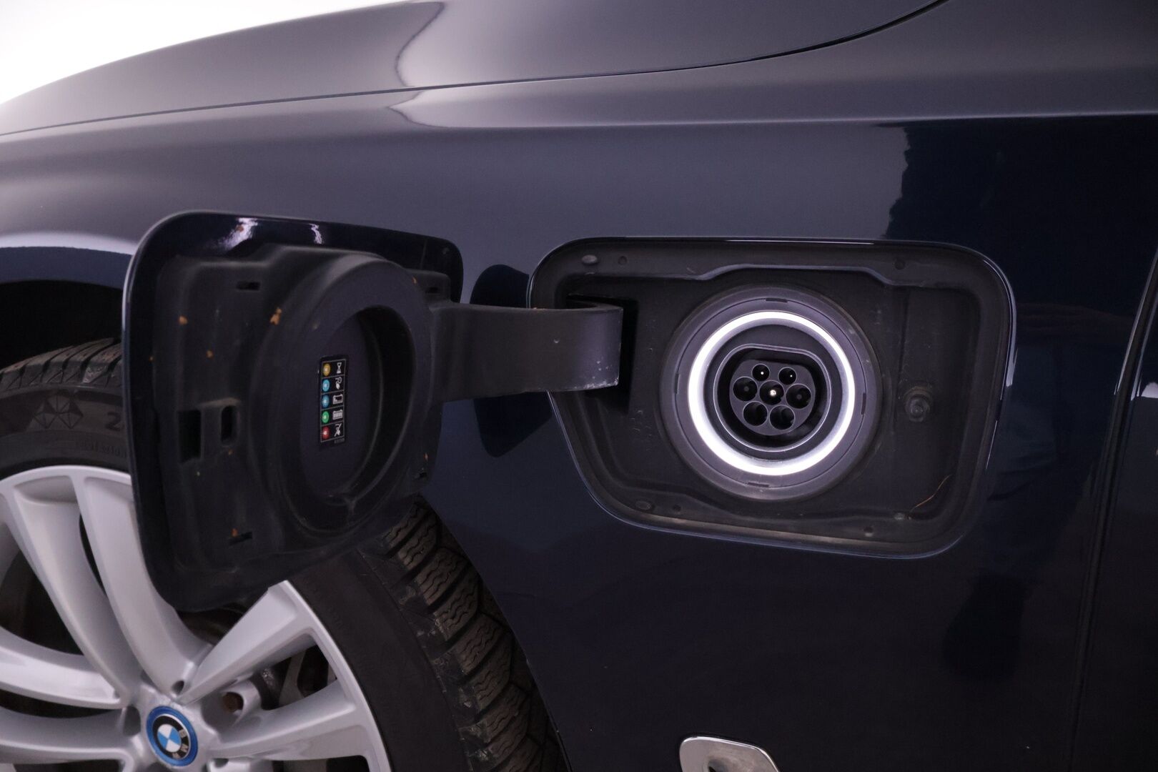 BMW 740 2017 G12 Sedan Le iPerformance A xDrive - YritysOutlet - Myydään vain yrityksille - – Tämä auto myydään YritysOutlet -valikoimasta vain yritykselle / SOH 81,5% - Osta nyt, maksa vasta ensi vuonna