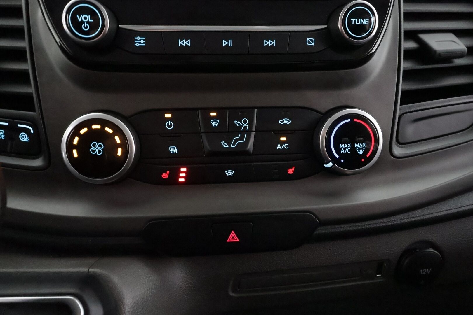 Ford Transit Custom 2023 320 2,0TDCi 130 hv A6 Etuveto Trend Van N1 L2H1 * ALV / Webasto / Koukku / Vakkari / P.Kamera / Kaistavahti / Apple&Android * - Lämmitettävä Tuulilasi / 1-om Suomi-auto / Kahdet renkaat / Merkkihuollot - HULLUT AVAJAISHULINAT KORKOTARJOUS 3,29 %