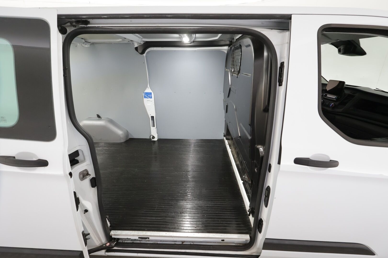 Ford Transit Custom 2023 320 2,0TDCi 130 hv A6 Etuveto Trend Van N1 L2H1 * ALV / Webasto / Koukku / Vakkari / P.Kamera / Kaistavahti / Apple&Android * - Lämmitettävä Tuulilasi / 1-om Suomi-auto / Kahdet renkaat / Merkkihuollot - HULLUT AVAJAISHULINAT KORKOTARJOUS 3,29 %