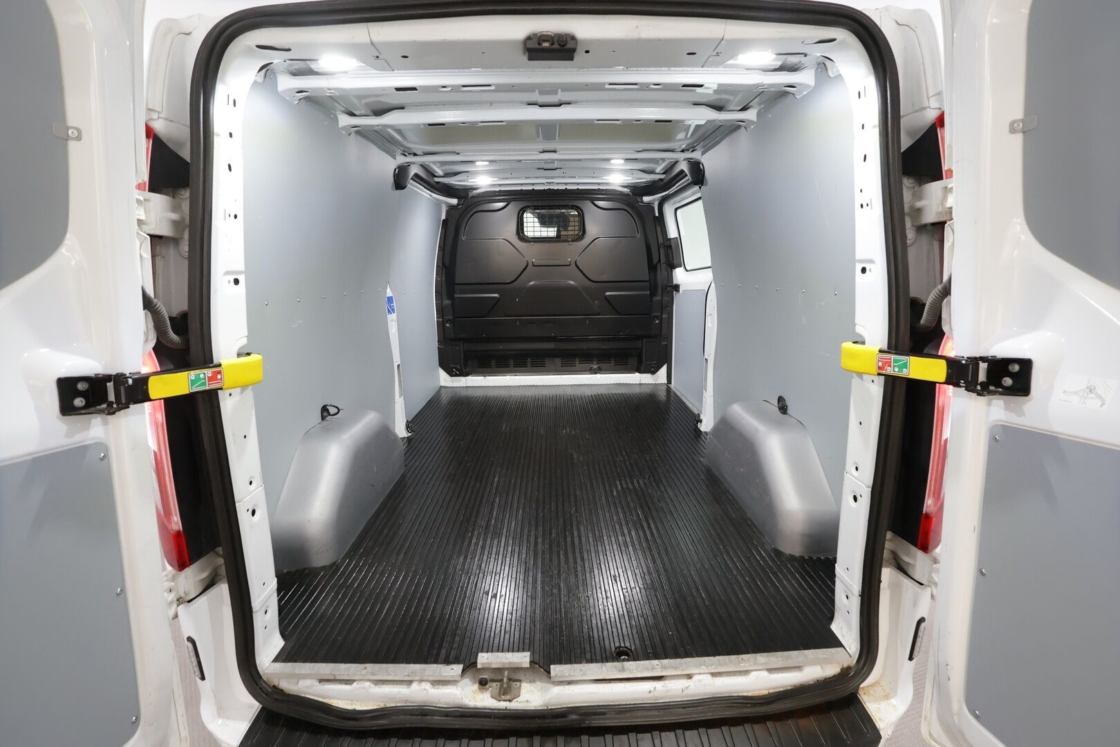 Ford Transit Custom 2023 320 2,0TDCi 130 hv A6 Etuveto Trend Van N1 L2H1 * ALV / Webasto / Koukku / Vakkari / P.Kamera / Kaistavahti / Apple&Android * - Lämmitettävä Tuulilasi / 1-om Suomi-auto / Kahdet renkaat / Merkkihuollot - HULLUT AVAJAISHULINAT KORKOTARJOUS 3,29 %