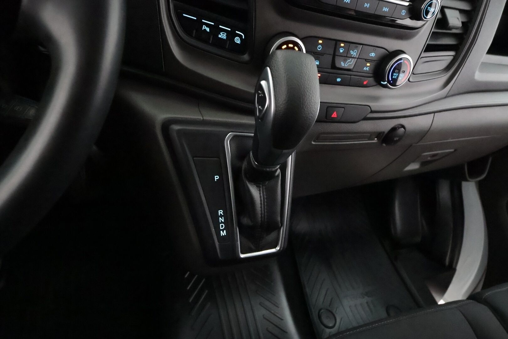 Ford Transit Custom 2023 320 2,0TDCi 130 hv A6 Etuveto Trend Van N1 L2H1 * Webasto / Koukku / Vakkari / P.Kamera / Kaistavahti / Apple&Android * - Lämmitettävä Tuulilasi / 1-om Suomi-auto / Kahdet renkaat / Merkkihuollot