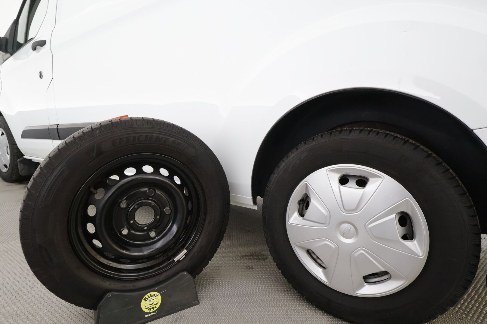 Ford Transit Custom 2023 320 2,0TDCi 130 hv A6 Etuveto Trend Van N1 L2H1 * Webasto / Koukku / Vakkari / P.Kamera / Kaistavahti / Apple&Android * - Lämmitettävä Tuulilasi / 1-om Suomi-auto / Kahdet renkaat / Merkkihuollot