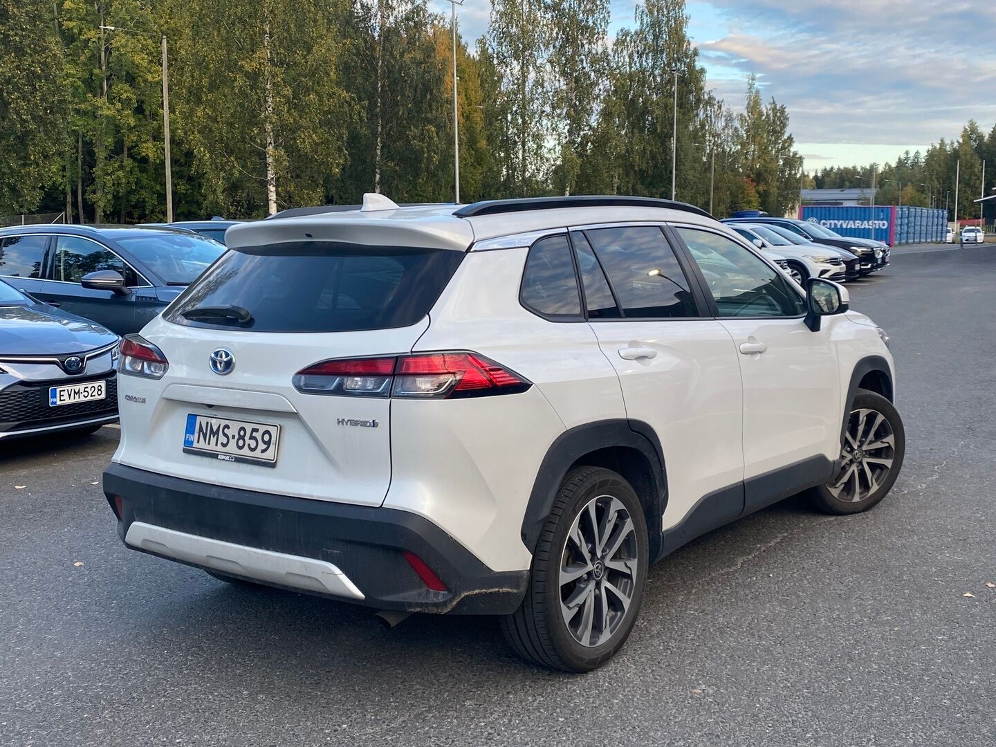Toyota Corolla Cross 2023 2.0 Hybrid Launch Edition - | Suomi-auto | Adapt. vakkari | Peruutuskamera | Merkkihuolletu | Lämmitettävä ratti | Kahdet renkaat ja vanteet | Avaimeton kulku | 