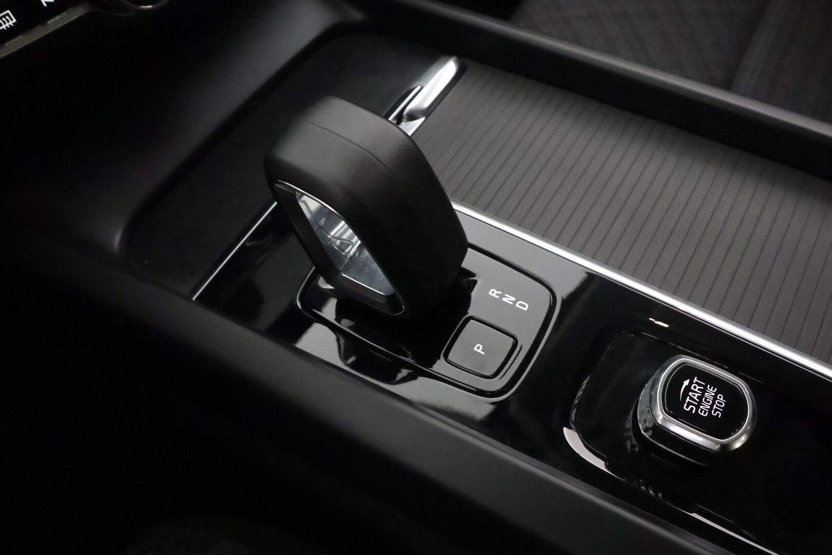 Volvo V60 2023 B4 MHEV Business Core DCT aut * ACC / Webasto / P.kamera / Full LED / KeylessGo / Facelift / Sähköluukku / BLIS * - 1.Om Suomi-auto / Kahdet renkaat aluvanteilla / Merkkihuollettu