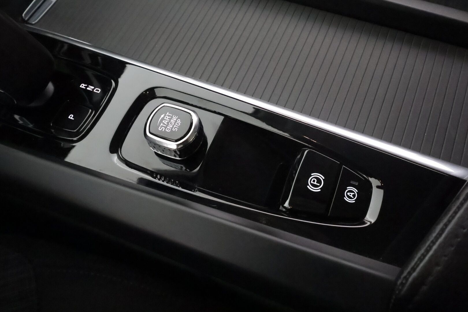 Volvo V60 2023 B4 MHEV Business Core DCT aut * ACC / Webasto / P.kamera / Full LED / KeylessGo / Facelift / Sähköluukku / BLIS * - 1.Om Suomi-auto / Kahdet renkaat aluvanteilla / Merkkihuollettu - HULLUT AVAJAISHULINAT KORKOTARJOUS 3,29 %