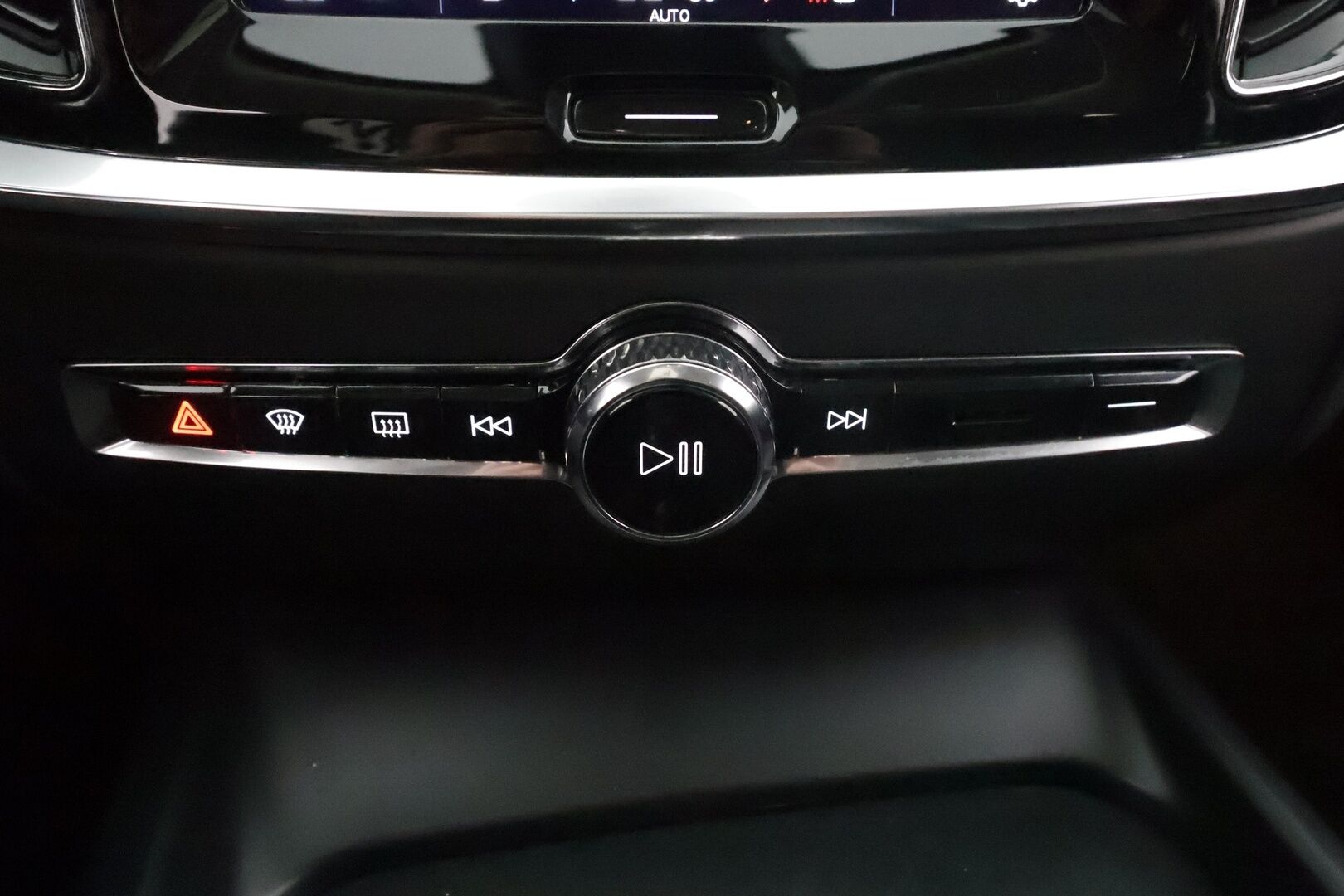 Volvo V60 2023 B4 MHEV Business Core DCT aut * ACC / Webasto / P.kamera / Full LED / KeylessGo / Facelift / Sähköluukku / BLIS * - 1.Om Suomi-auto / Kahdet renkaat aluvanteilla / Merkkihuollettu