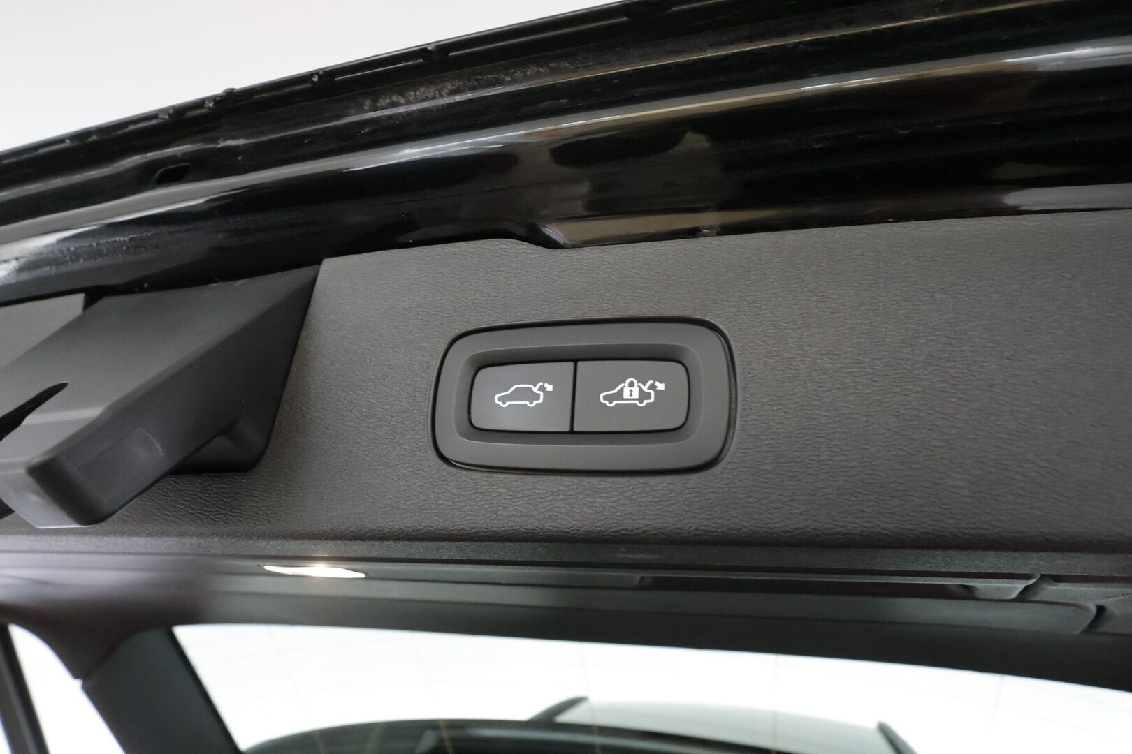 Volvo V60 2023 B4 MHEV Business Core DCT aut * ACC / Webasto / P.kamera / Full LED / KeylessGo / Facelift / Sähköluukku / BLIS * - 1.Om Suomi-auto / Kahdet renkaat aluvanteilla / Merkkihuollettu - HULLUT AVAJAISHULINAT KORKOTARJOUS 3,29 %