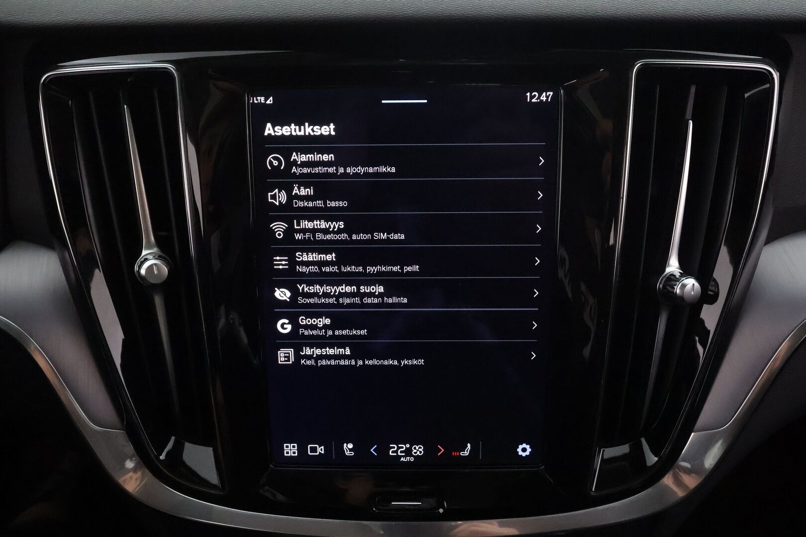 Volvo V60 2023 B4 MHEV Business Core DCT aut * ACC / Webasto / P.kamera / Full LED / KeylessGo / Facelift / Sähköluukku / BLIS * - 1.Om Suomi-auto / Kahdet renkaat aluvanteilla / Merkkihuollettu