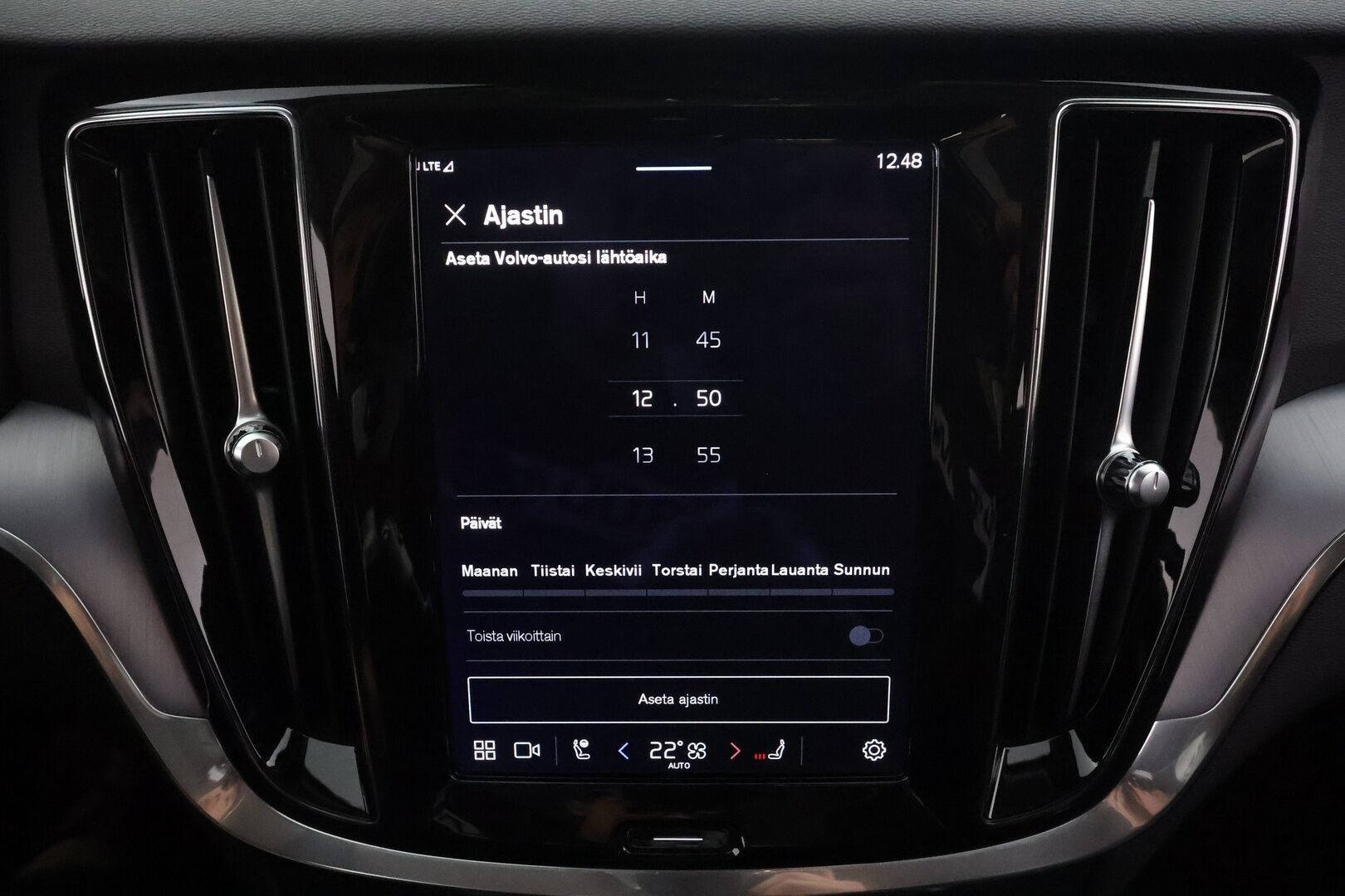 Volvo V60 2023 B4 MHEV Business Core DCT aut * ACC / Webasto / P.kamera / Full LED / KeylessGo / Facelift / Sähköluukku / BLIS * - 1.Om Suomi-auto / Kahdet renkaat aluvanteilla / Merkkihuollettu