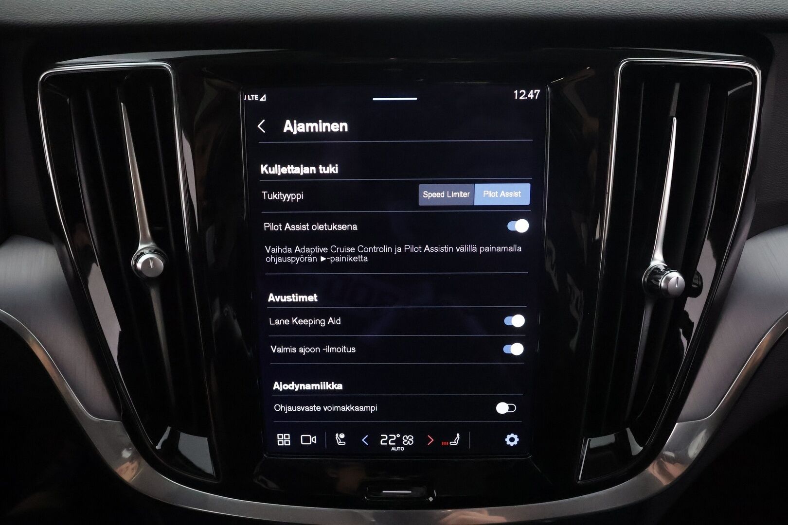 Volvo V60 2023 B4 MHEV Business Core DCT aut * ACC / Webasto / P.kamera / Full LED / KeylessGo / Facelift / Sähköluukku / BLIS * - 1.Om Suomi-auto / Kahdet renkaat aluvanteilla / Merkkihuollettu - HULLUT AVAJAISHULINAT KORKOTARJOUS 3,29 %