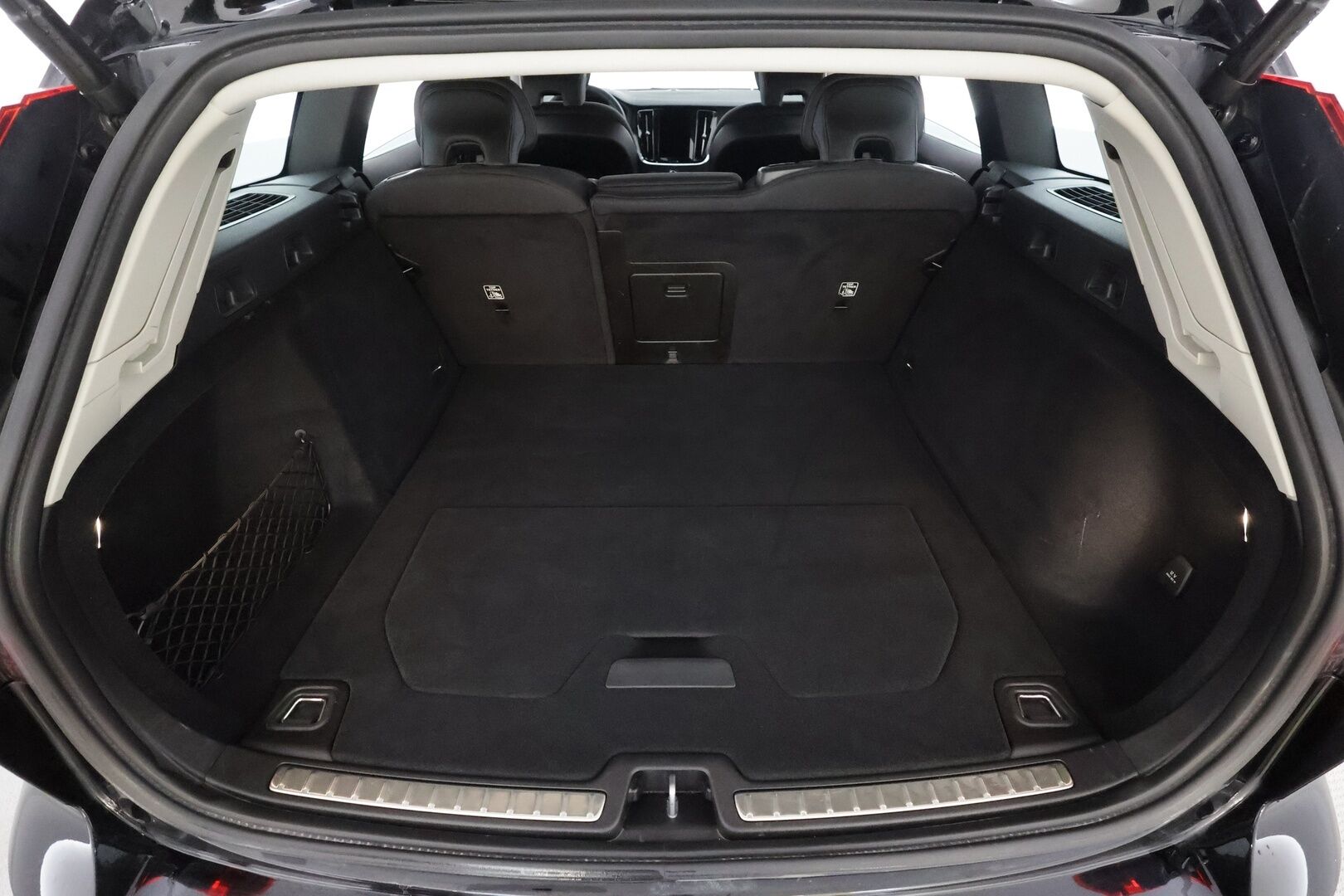 Volvo V60 2023 B4 MHEV Business Core DCT aut * ACC / Webasto / P.kamera / Full LED / KeylessGo / Facelift / Sähköluukku / BLIS * - 1.Om Suomi-auto / Kahdet renkaat aluvanteilla / Merkkihuollettu - HULLUT AVAJAISHULINAT KORKOTARJOUS 3,29 %