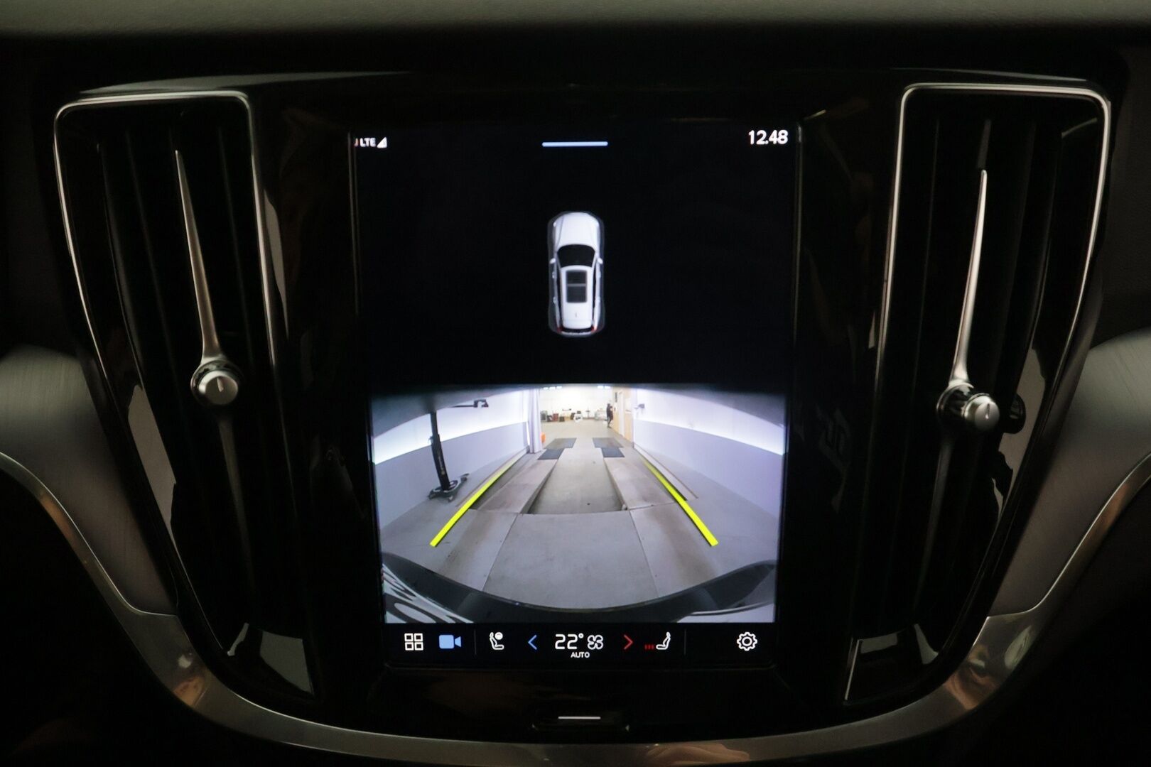 Volvo V60 2023 B4 MHEV Business Core DCT aut * ACC / Webasto / P.kamera / Full LED / KeylessGo / Facelift / Sähköluukku / BLIS * - 1.Om Suomi-auto / Kahdet renkaat aluvanteilla / Merkkihuollettu