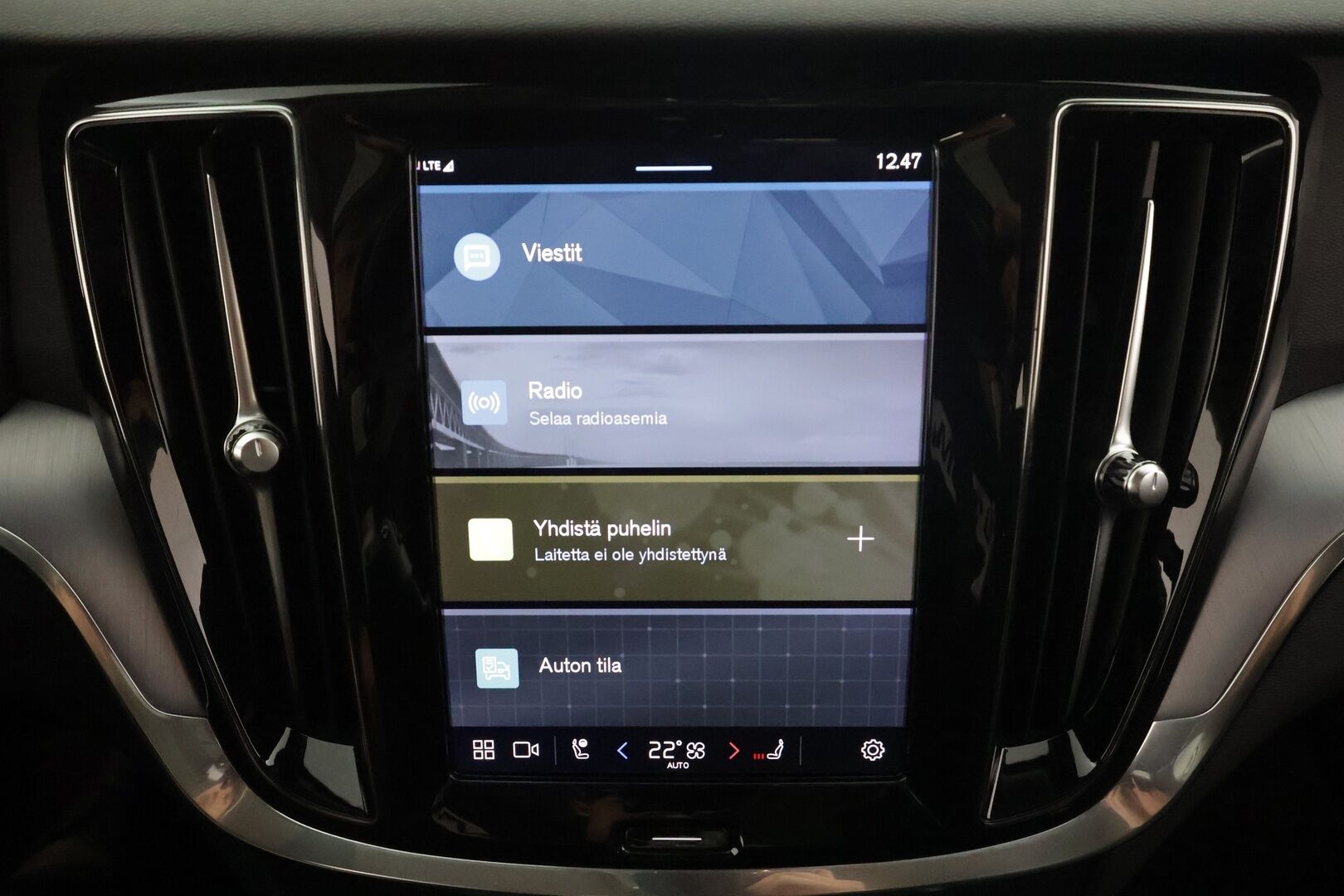 Volvo V60 2023 B4 MHEV Business Core DCT aut * ACC / Webasto / P.kamera / Full LED / KeylessGo / Facelift / Sähköluukku / BLIS * - 1.Om Suomi-auto / Kahdet renkaat aluvanteilla / Merkkihuollettu - HULLUT AVAJAISHULINAT KORKOTARJOUS 3,29 %