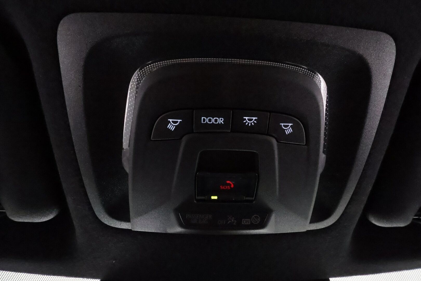 Toyota Corolla Cross 2022 2.0 Hybrid AWD-i Launch Edition **Adapt.Vakkari / LED-valot / P.kamera / Kaistavahti / Digimittaristo / KeylessGO** - 3,99 % KORKOTARJOUS TÄHÄN AUTOON - Merkkihuollettu Suomi-auto / Kahdet Renkaat
