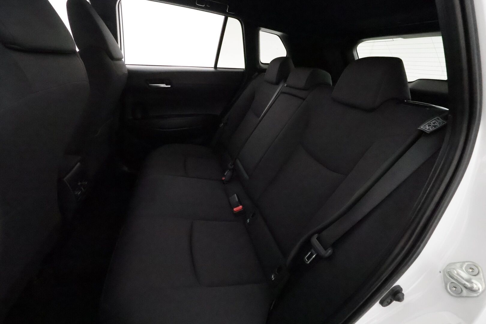 Toyota Corolla Cross 2022 2.0 Hybrid AWD-i Launch Edition **Adapt.Vakkari / LED-valot / P.kamera / Kaistavahti / Digimittaristo / KeylessGO** - 3,99 % KORKOTARJOUS TÄHÄN AUTOON - Merkkihuollettu Suomi-auto / Kahdet Renkaat