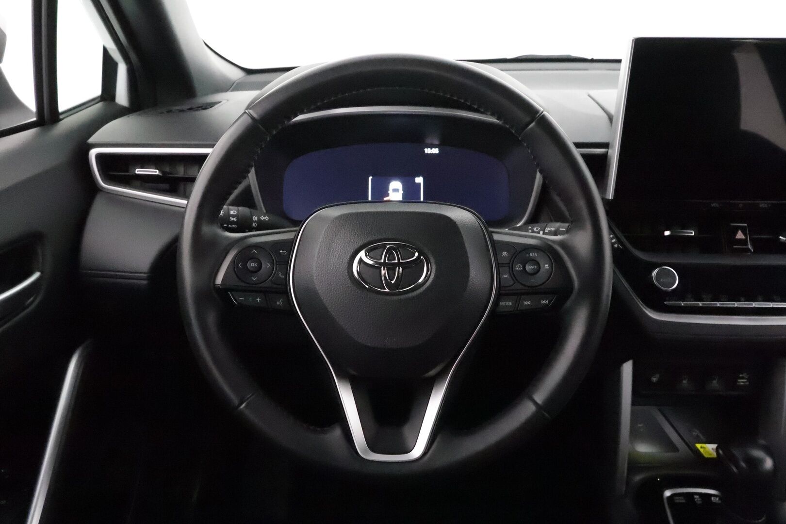 Toyota Corolla Cross 2022 2.0 Hybrid AWD-i Launch Edition **Adapt.Vakkari / LED-valot / P.kamera / Kaistavahti / Digimittaristo / KeylessGO** - 3,99 % KORKOTARJOUS TÄHÄN AUTOON - Merkkihuollettu Suomi-auto / Kahdet Renkaat